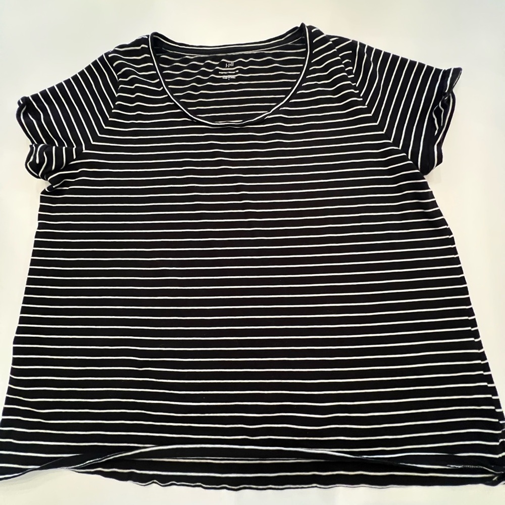 J JILL EVERYDAY COTTON TEE SHIRT SHORT SLEEVE. BLACK AND WHITE STRIPED SIZE L